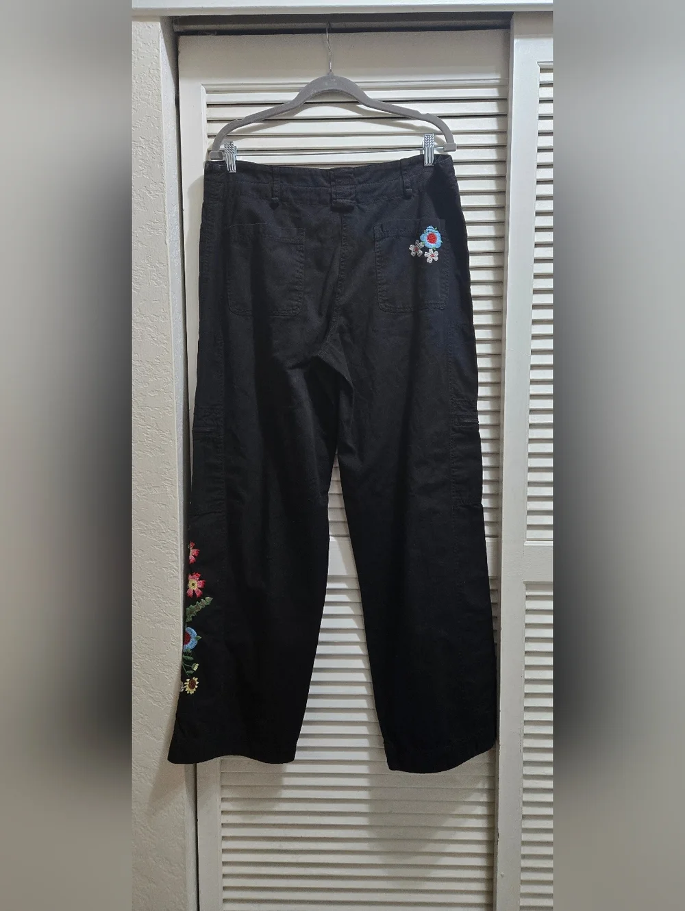 Johnny Was Hinga Wide Leg Embroidered Cargo Pants Black Boho Floral Size L - Picture 10 of 15
